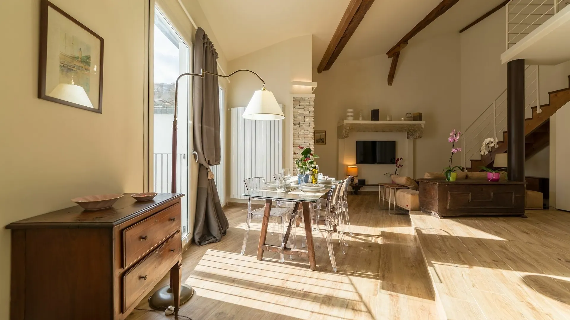 Luxurious Apartment In Santa Maria location